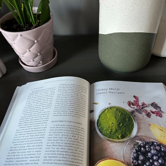 Medical medium hardcover book, brain saver protocols and recipes book - Picture 3 of 3